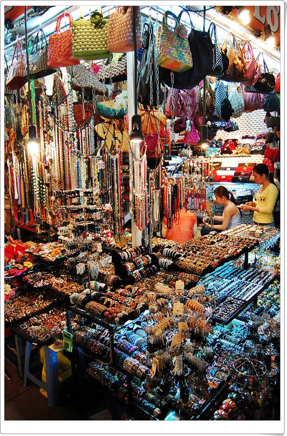 ช้อปปิ้งโฮจิมินห์ 5 ตลาด จับจ่าย โฮจิมินห์ ที่อยู่เลือกเฟ้นมาริหลังจากนั้นตำหนิติเตียนเด็ด มาสู่เวียดนาม ทั้งที จักฉีกขาดงานช้อปเผาคว้าอย่างไรล่ะ!? ยอมมาริพ้นคะ เหตุเพราะวันนี้มัชหลุมกระทรวงมหาดไทยราเวลจักพาใครต่อใครเดินทางการเดินทาง ตลาด ช้อปปิ้ง โฮจิมินห์ ถิ่นเลือกคัดลงมาต่อจากนั้นเตือนเฉียบ