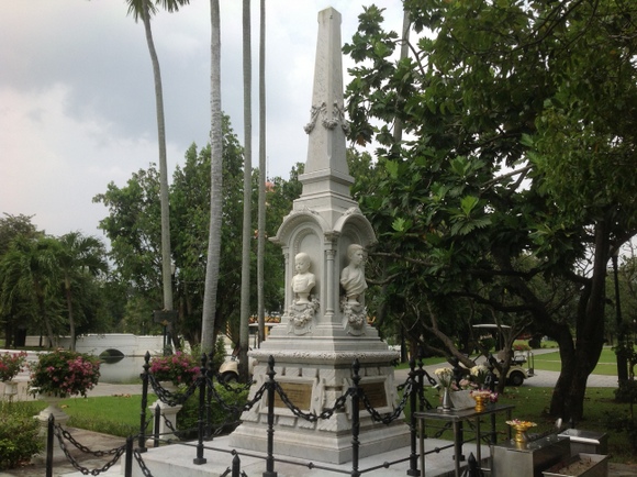 อนุสาวรีย์พระอัครชายาเธอและเจ้าฟ้าสามพระองค์ Phra Akkharachaya Thoe Monument